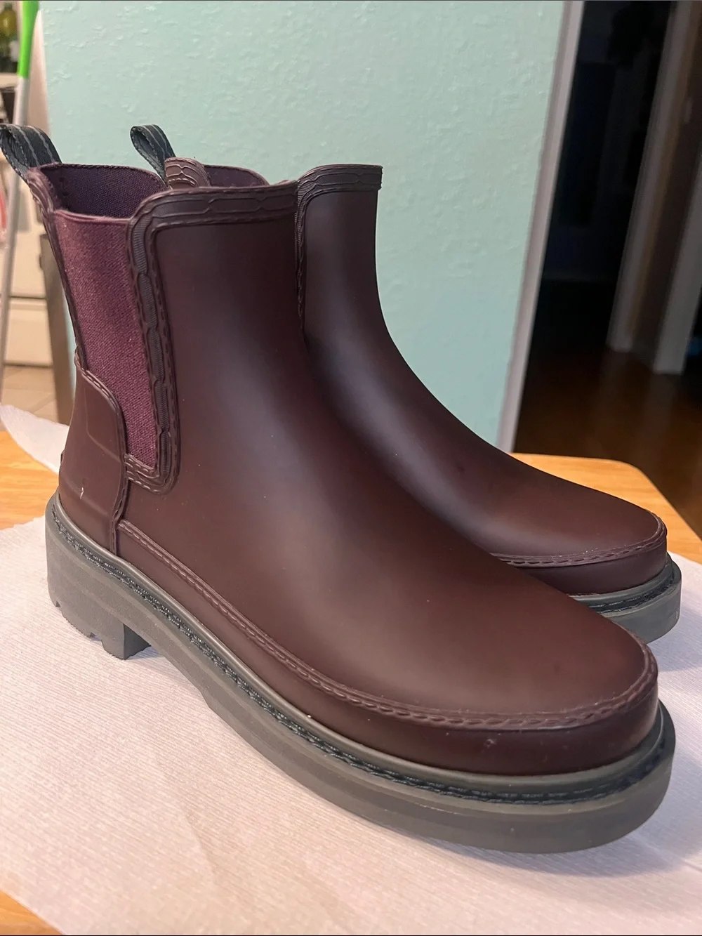 Hunter Women's Burgundy Chelsea Winter Rain Boots………Make your Offer.